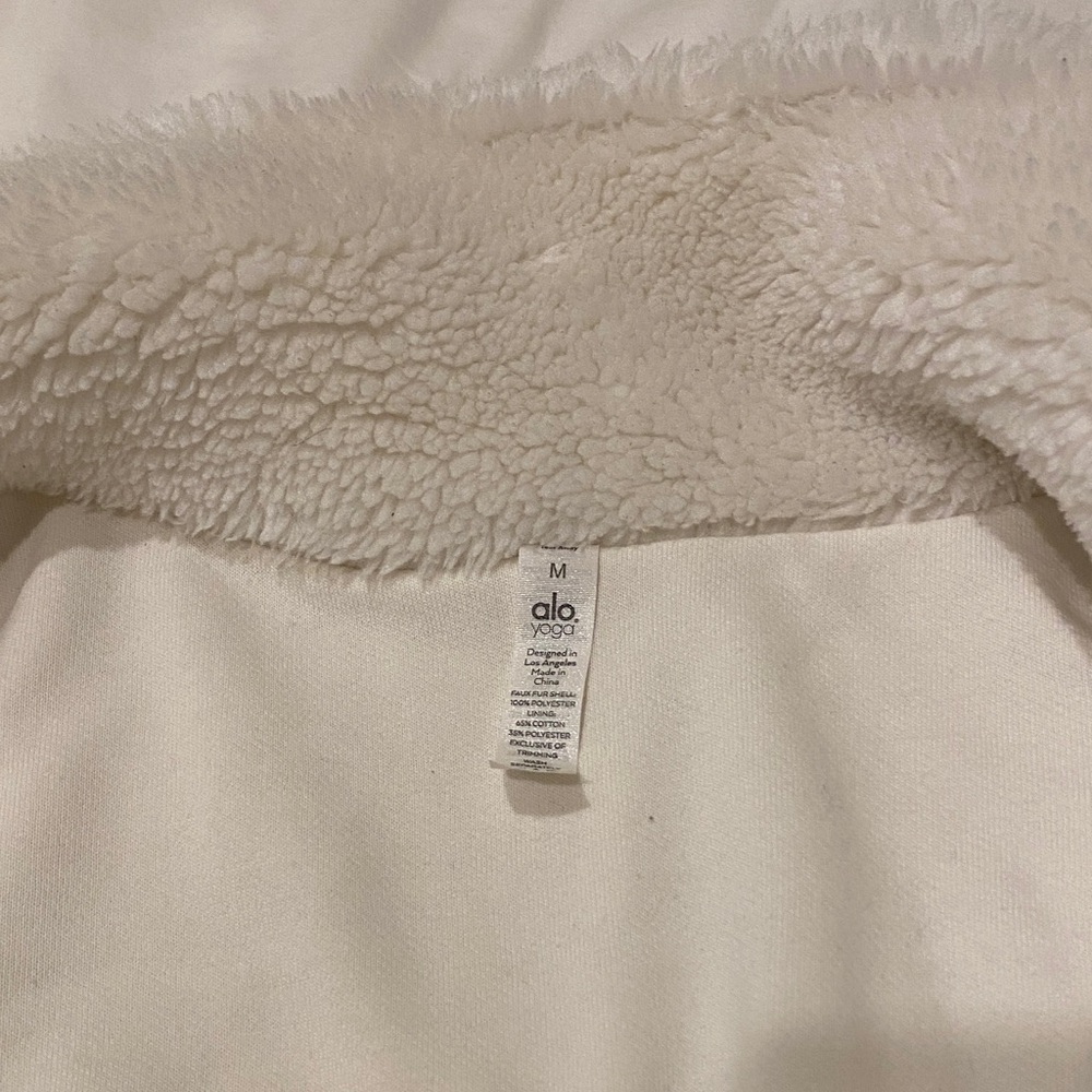 ALO Yoga Off-White Sherpa Jacket - Picture 3 of 3